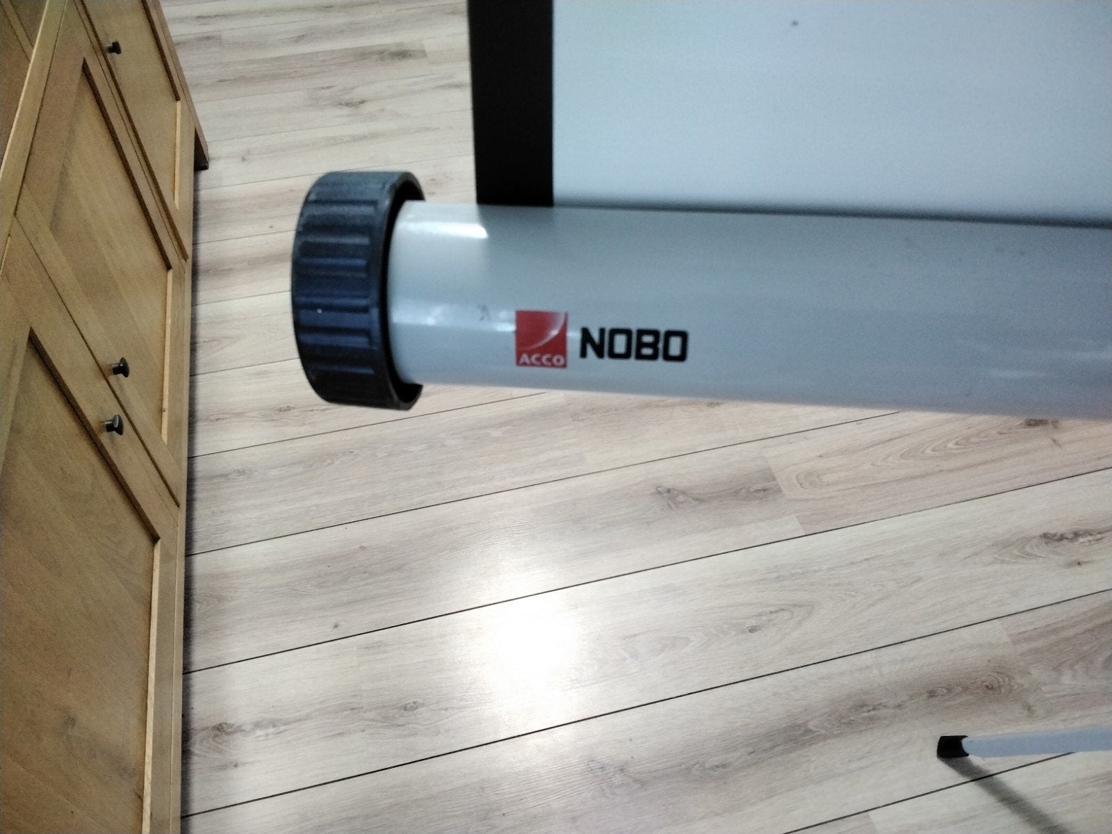 Nobo Projectiescherm met Statief - Perfect voor Presentaties, Ophalen of Verzenden, Handmatig, Zo goed als nieuw