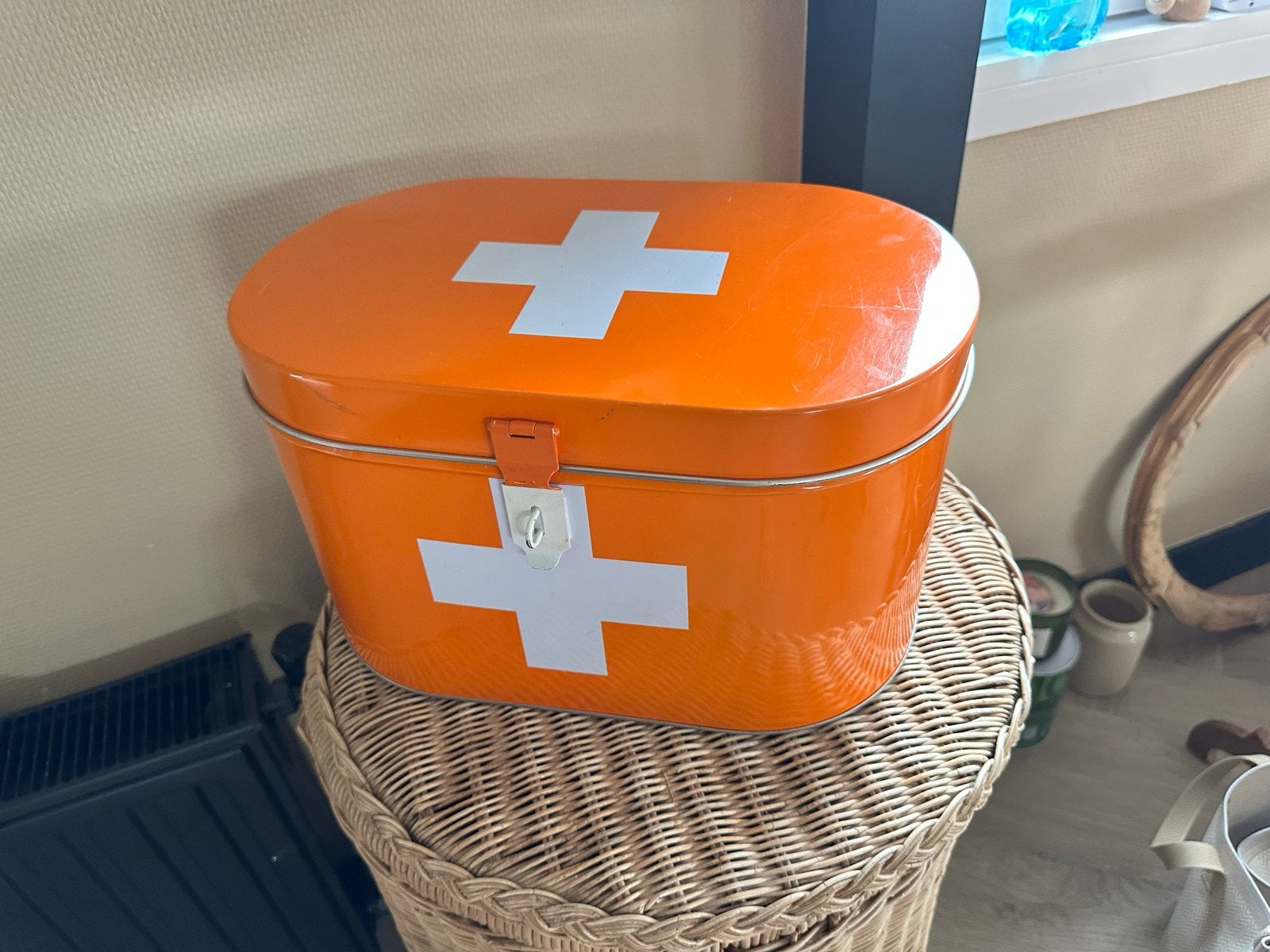 Vintage Oranje EHBO-doos met Wit Kruis, Ophalen of Verzenden