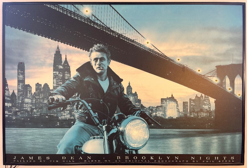 lichtposter (90x61 cm) met James Dean onder Brooklyn Bridge, Huis en Inrichting, 50 – 75, Gebruikt, Ophalen of Verzenden, Foto of Poster