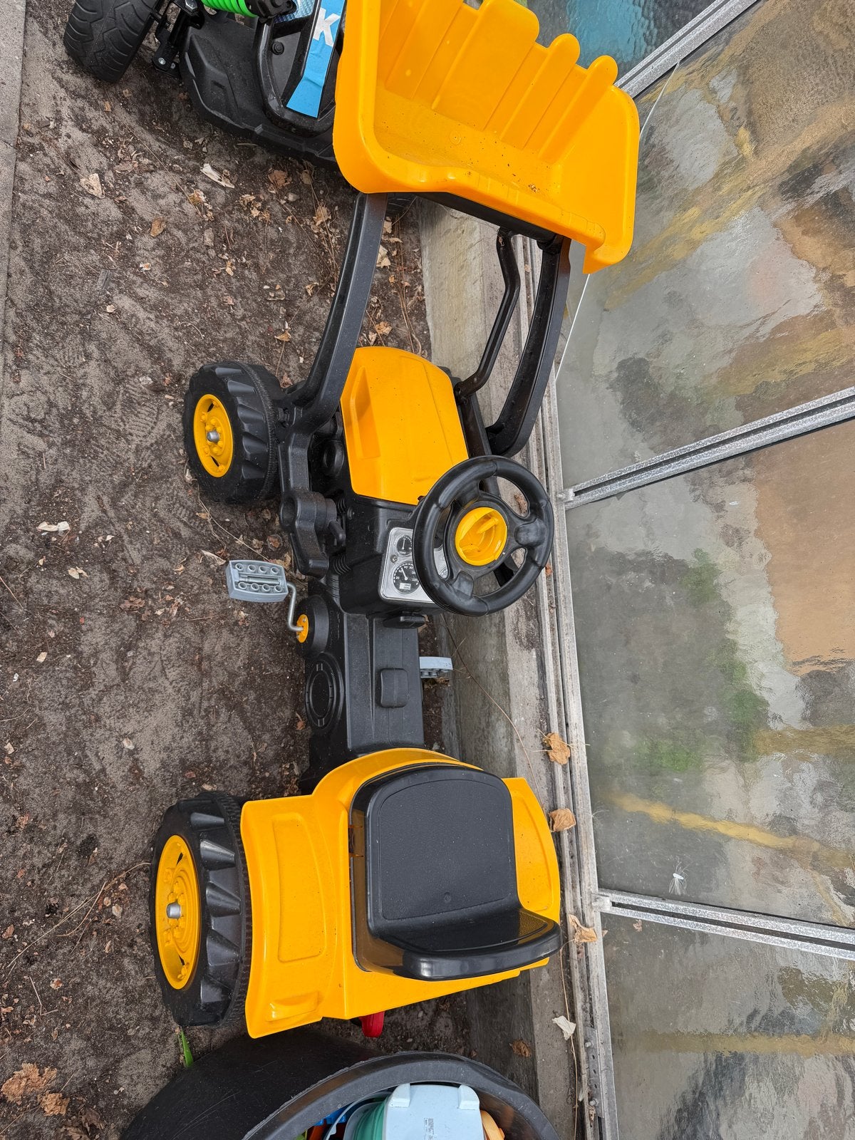 Gele traptractor met schepbak, Ophalen, Gebruikt, Trapvoertuig