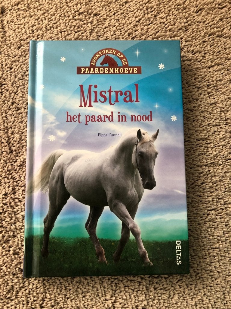 Mistral, het paard in nood van Pippa Funnell, Boeken, Ophalen of Verzenden, Zo goed als nieuw, Fictie algemeen