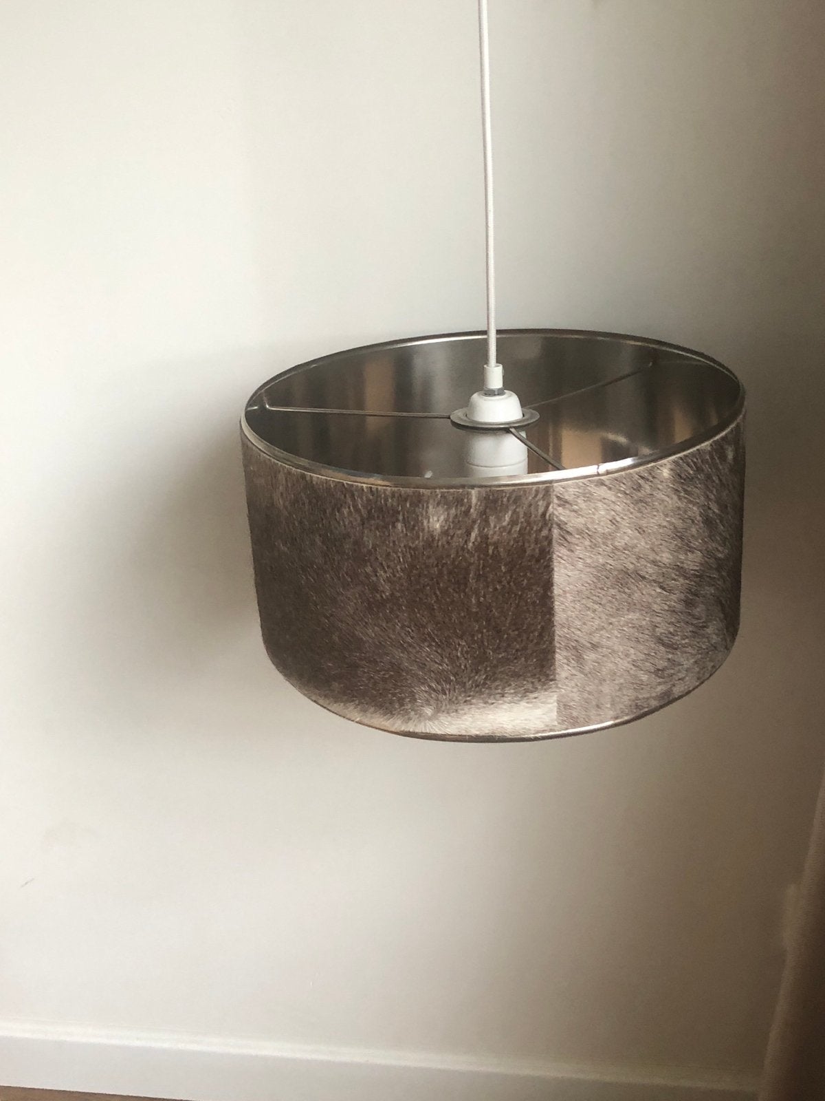 Unieke lampenkap van koeienhuid - Doorsnee 50 cm, Gebruikt, Rond, Ophalen of Verzenden, Meerkleurig