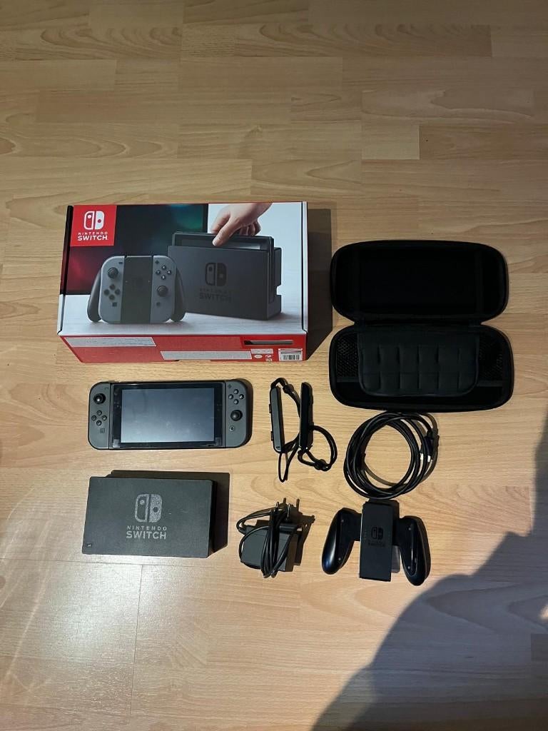 Nintendo Switch 2017, Spelcomputers en Games, Ophalen of Verzenden, Gebruikt, Met 2 controllers, Switch Original