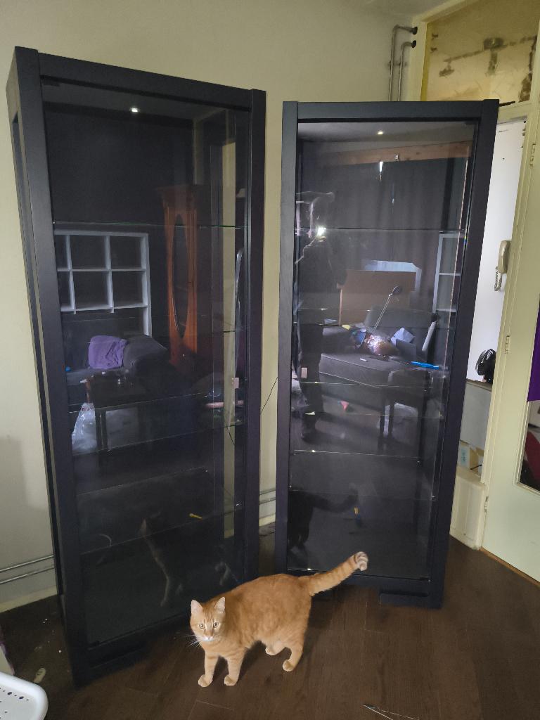 Gratis wengé massief eiken vitrinekasten 2 m hoog, Ophalen, Strak, tijdloos?, Met deur(en), 50 tot 100 cm