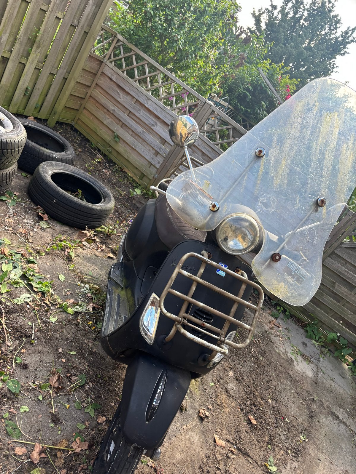 Loop of sloop: Vespa LXV - Staat al 3 jaar onoverdekt, Fietsen en Brommers, Scooters | Vespa, Ophalen of Verzenden, Gebruikt, Vespa LXV
