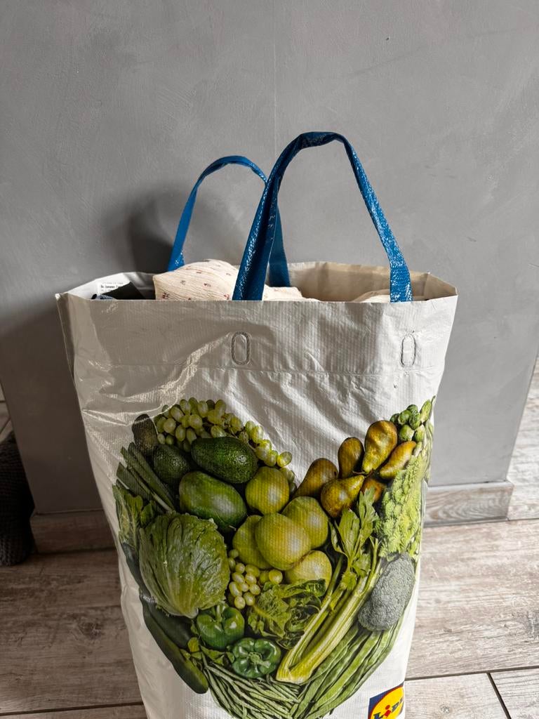 Tas met dames/ meiden kleding, Ophalen, Gedragen, Maat 36 (S)