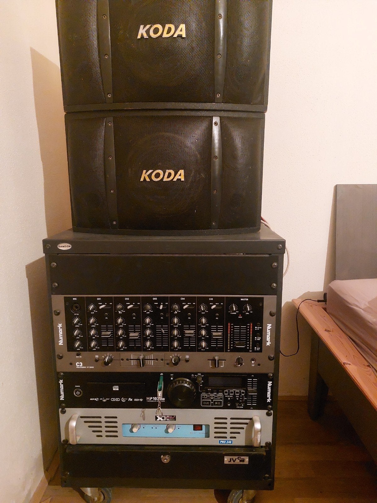 Koda Speakerset met Numark DJ-apparatuur en versterker, Gebruikt, Speakerset, Geschikt voor surround/home cinema, Ophalen