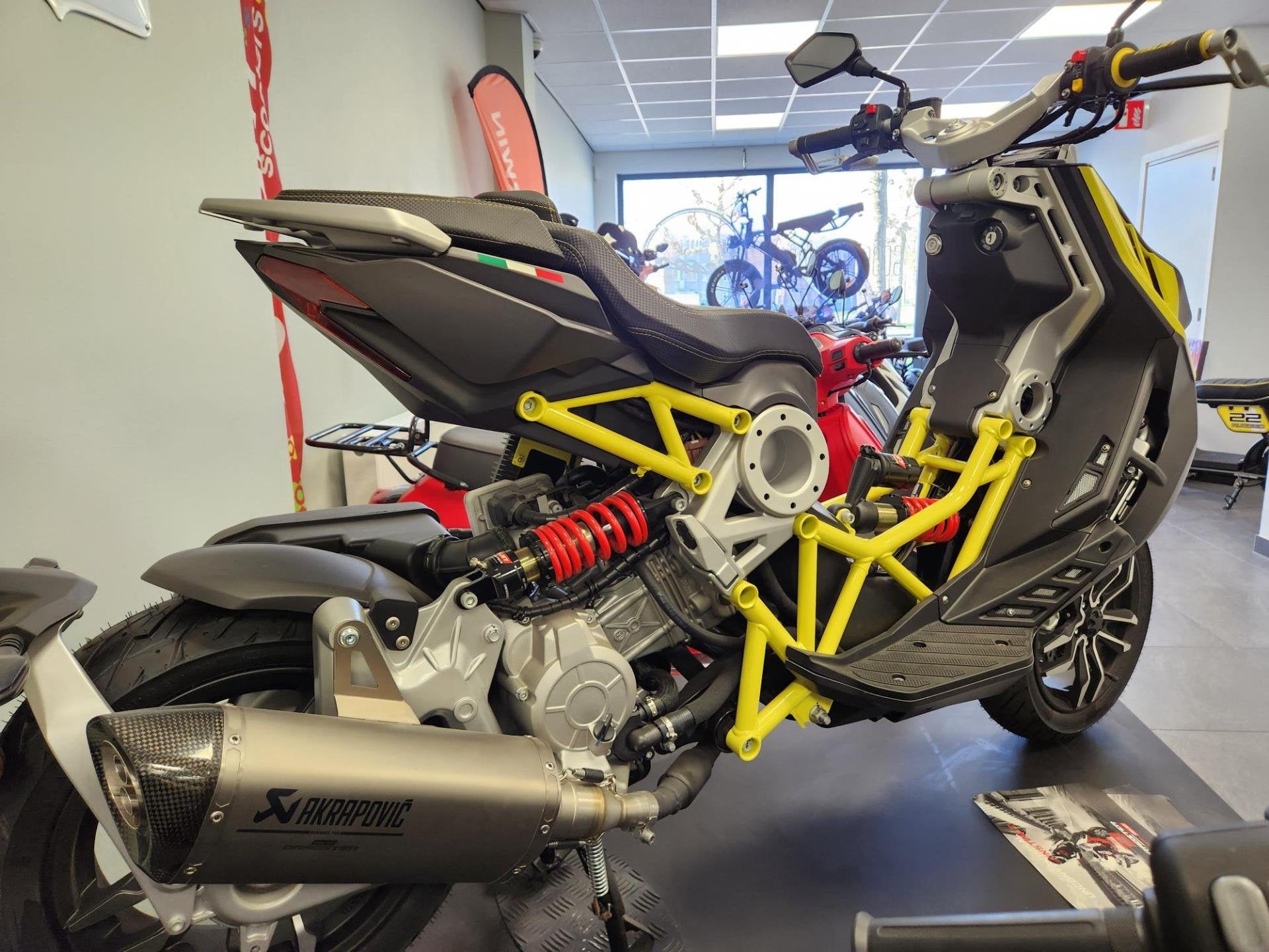 Italjet DRAGSTER 200 AKRAPOVIC NIEUW, Italjet, Overig, Gebruikt, Bedrijf