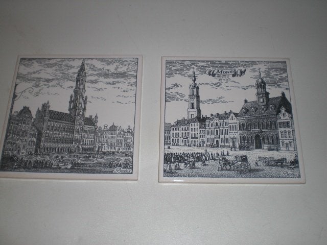 2 tegeltjes oude steden nrs. 163 Mons + 134 Biotex Mosa, 15 cm, Ophalen of Verzenden, Zo goed als nieuw, 15 cm