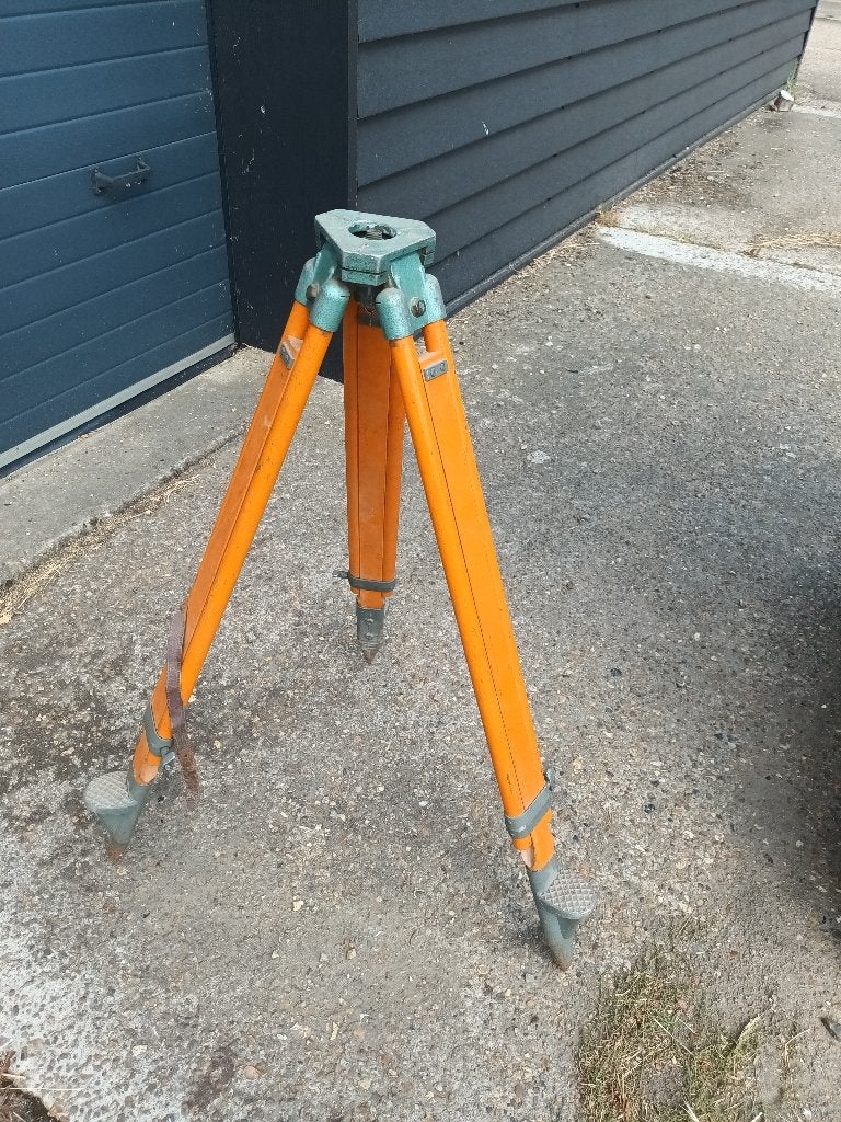 3 verschillende landmeetstatieven driepoten tripods, Gebruikt, 125 cm of minder, Nvt, Nvt