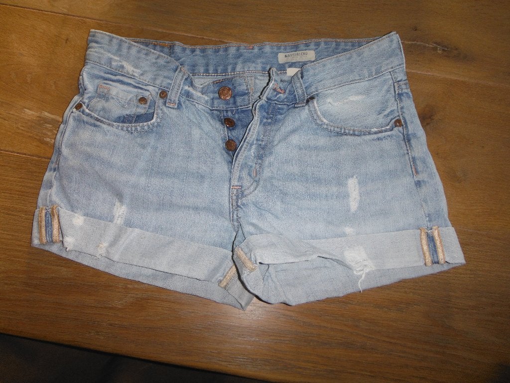 bleached boyfriend short loose waist, mt 36 H & M, H&M, Zo goed als nieuw, W28 - W29 (confectie 36), Verzenden