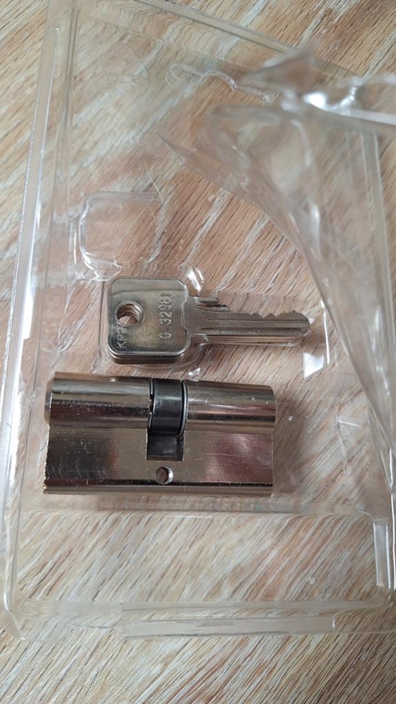 Nieuw slot 6.5cm lang 3 sleutels, Doe-het-zelf en Verbouw, Hang- en Sluitwerk, Ophalen, Zo goed als nieuw, Rvs, Slot