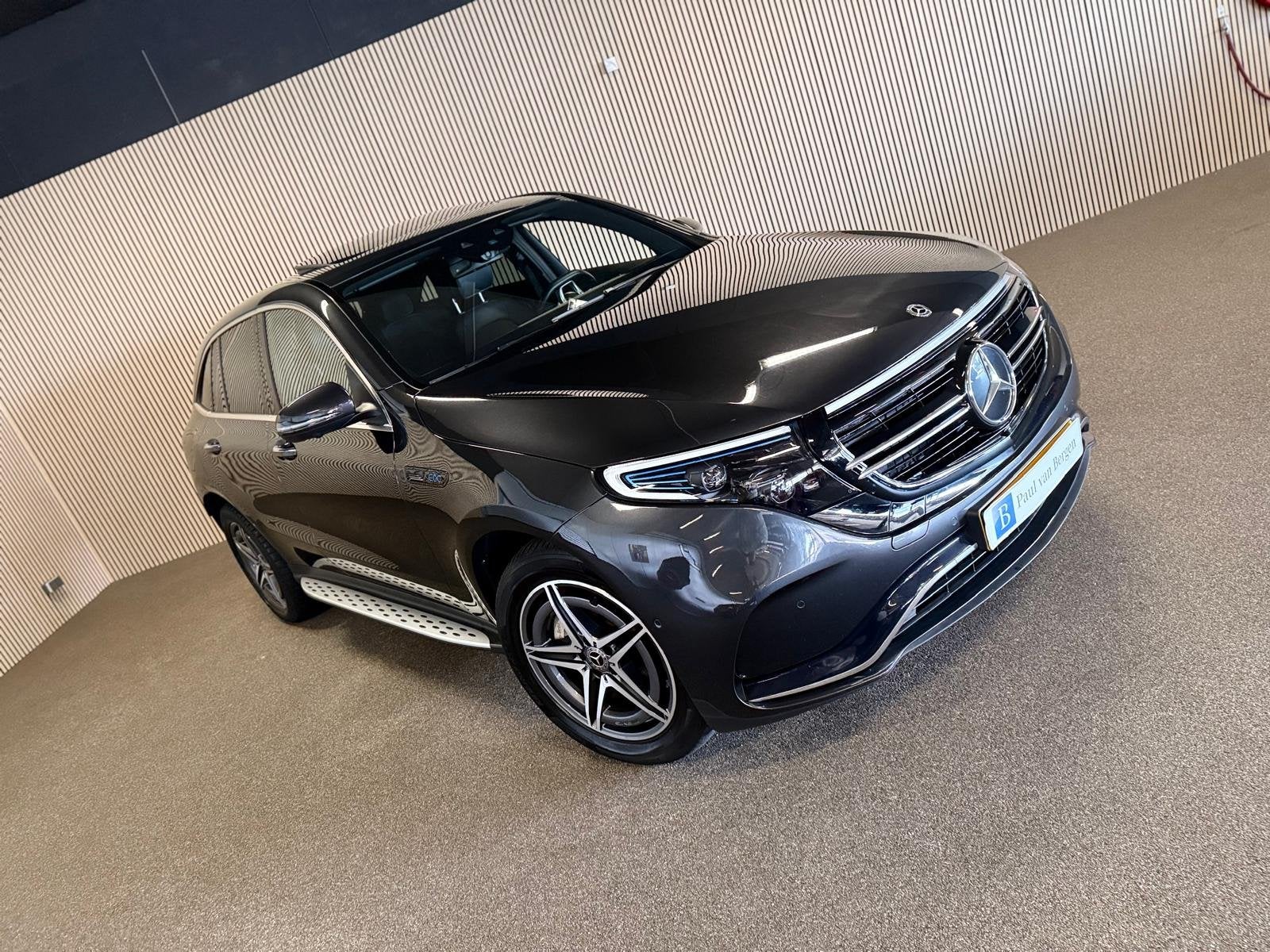Mercedes-Benz EQC 400 4 Matic 80 kWh AMG STYLING-SOH 94%-SCH, Auto's, Zwart, 380 km, Origineel Nederlands, Vierwielaandrijving