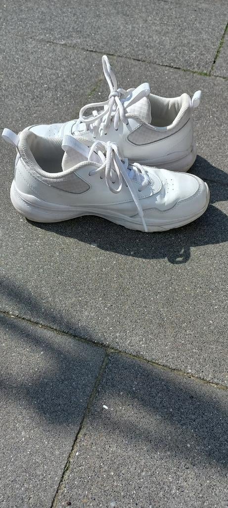Sport gymschoenen voor buiten. Merk Reebok, Kleding | Dames, Schoenen, Ophalen of Verzenden, Zo goed als nieuw, Zwart, Sneakers of Gympen