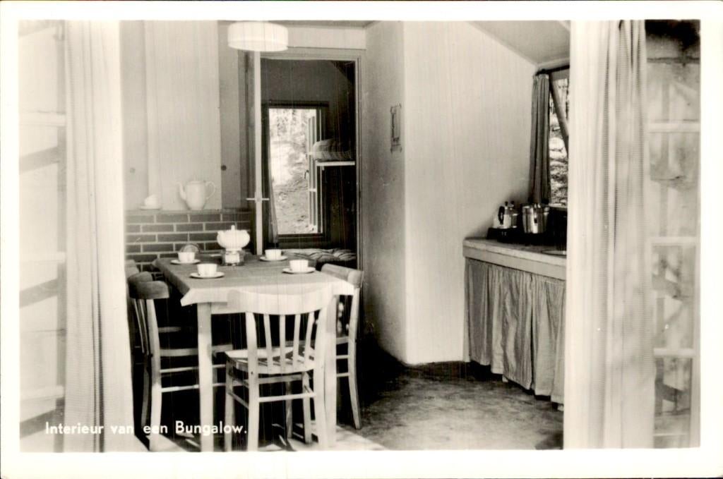 Bungalow - Interieur, Verzamelen, Ansichtkaarten | Nederland, Ongelopen, Drenthe, 1940 tot 1960, Ophalen of Verzenden