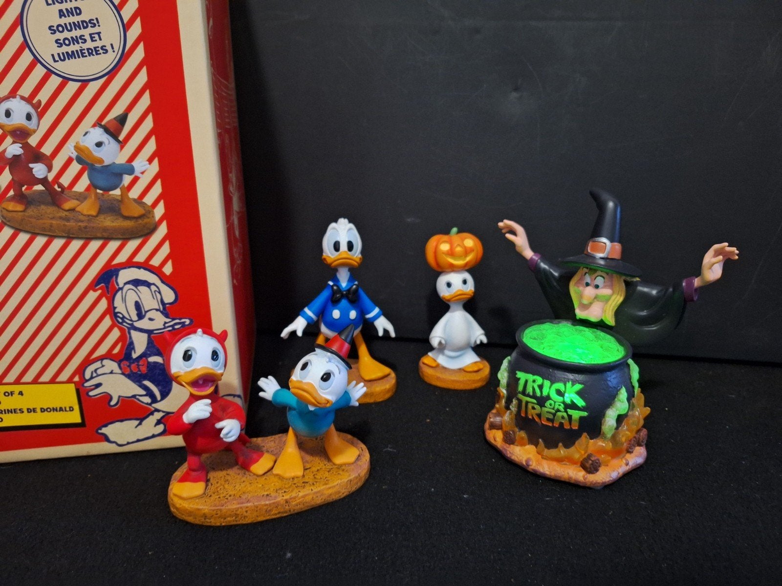 Disney parc exclusive Donald Duck Halloween set LE, Verzamelen, Disney, Ophalen, Donald Duck, Zo goed als nieuw, Beeldje of Figuurtje