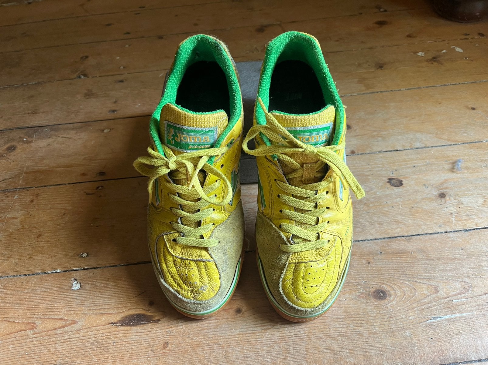 Yellow indoor football shoes, Ophalen of Verzenden, Gedragen, Sportschoenen