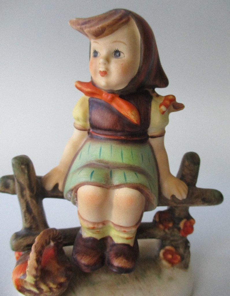 M I Hummel: 112 3/0 -Just Resting- 10cm. TMK-3 2de versie, Verzenden