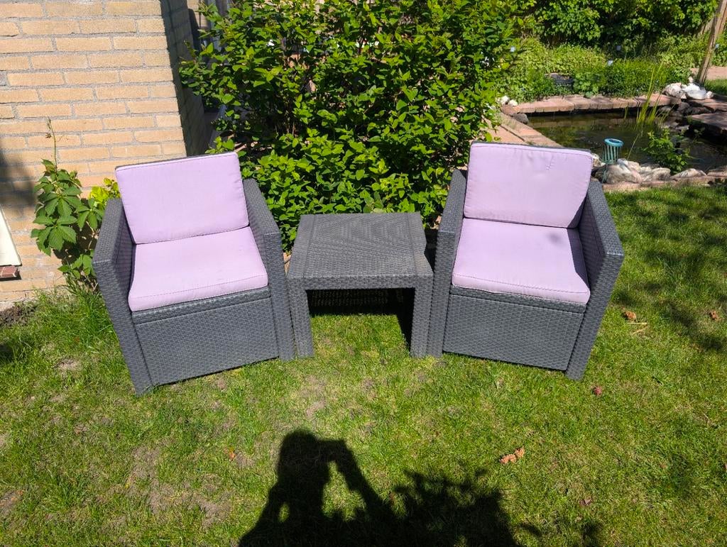 Allibert Victoria Balkonset Antraciet met Paarse Kussens, Tuin en Terras, Tuinsets en Loungesets, Kunststof, Gebruikt, Bijzettafel