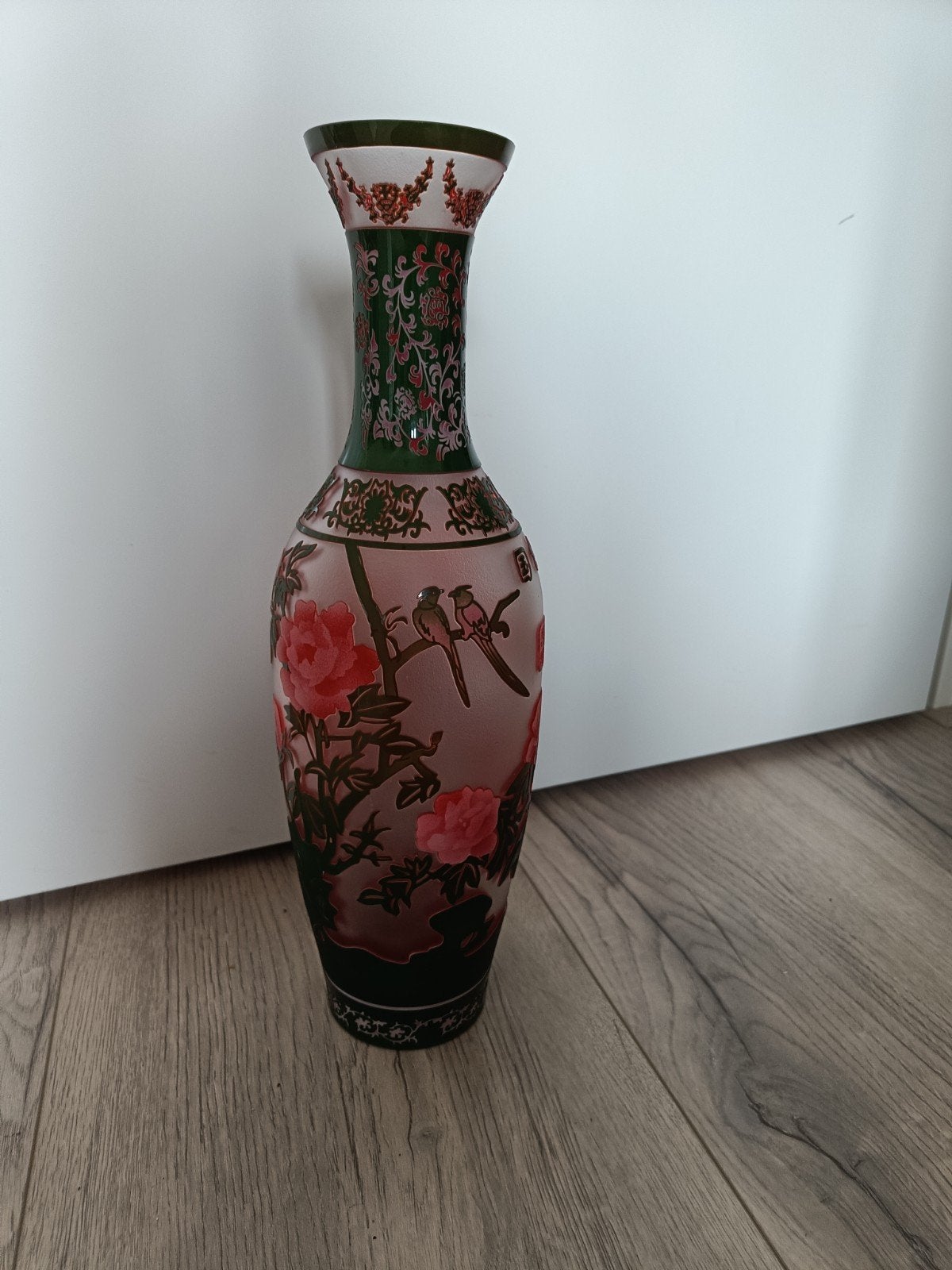 Prachtige grote aziatische glazen vaas met vogels en bloemen, Ophalen of Verzenden