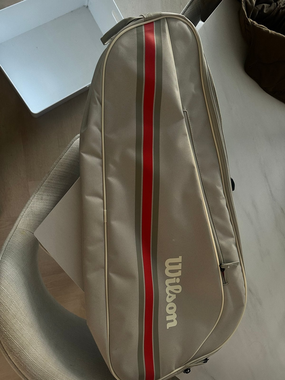 Wilson Tennis Rackethoes - Grijs met Rode Strepen, Ophalen of Verzenden, Nieuw, Overige typen, Wilson