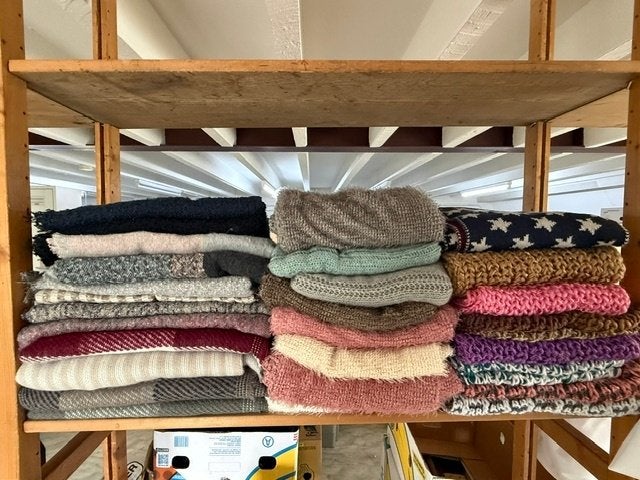 Shawls diversen ruim 125 stuks, Kleding | Dames, Nieuw, Onbekend, Sjaal, Ophalen