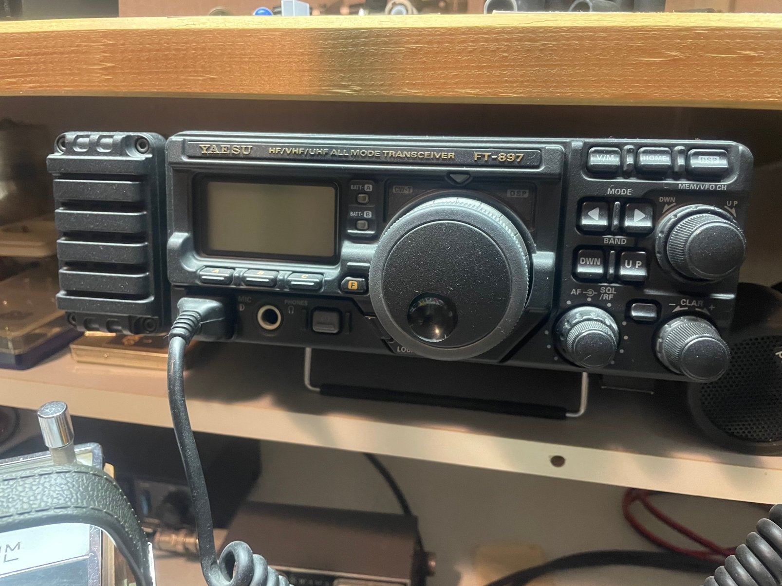 Yaesu FT- 897 D •  FC-30 antennetuner • MH-31 mic en doos, Telecommunicatie, Ophalen, Gebruikt, Zender en Ontvanger