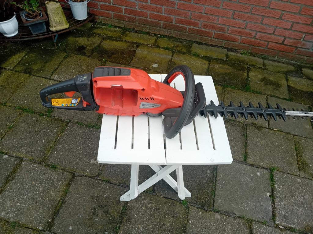 Husqvarna Heggenschaar - Elektrisch, Zo goed als nieuw, Tuin en Terras, Ophalen of Verzenden, Zo goed als nieuw, Elektrisch, Husqvarna