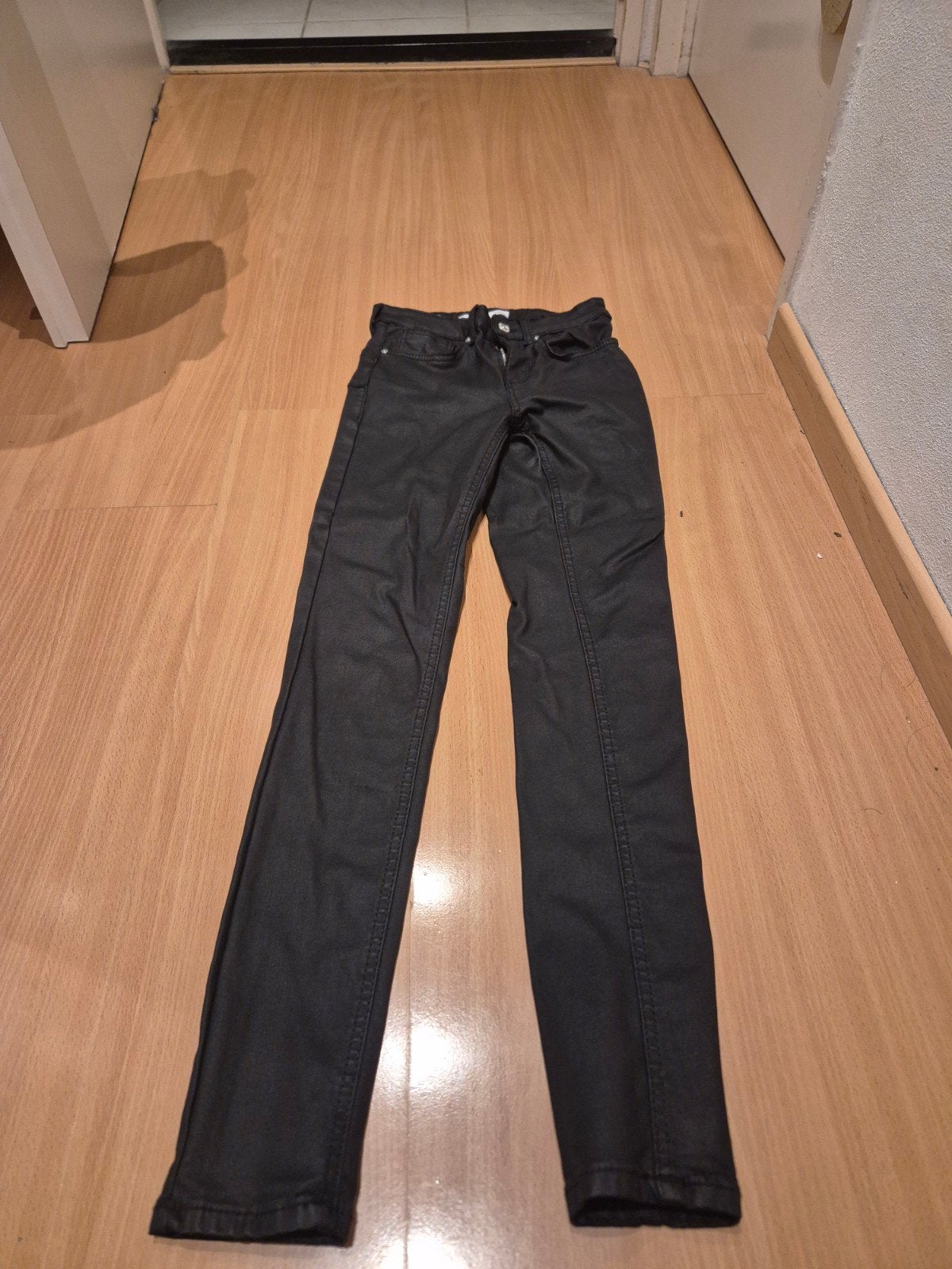 MNG Zwarte Push-Up Broek Maat 34 (XS), Zwart, MNG, Ophalen of Verzenden, Zo goed als nieuw