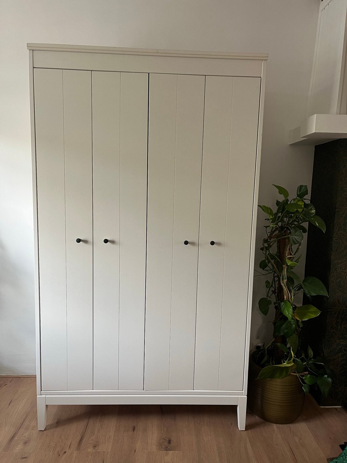 Ikea, IDANÄS, witte kledingkast met planken en hangruimte, Ophalen, Met plank(en), Gebruikt, 100 tot 150 cm