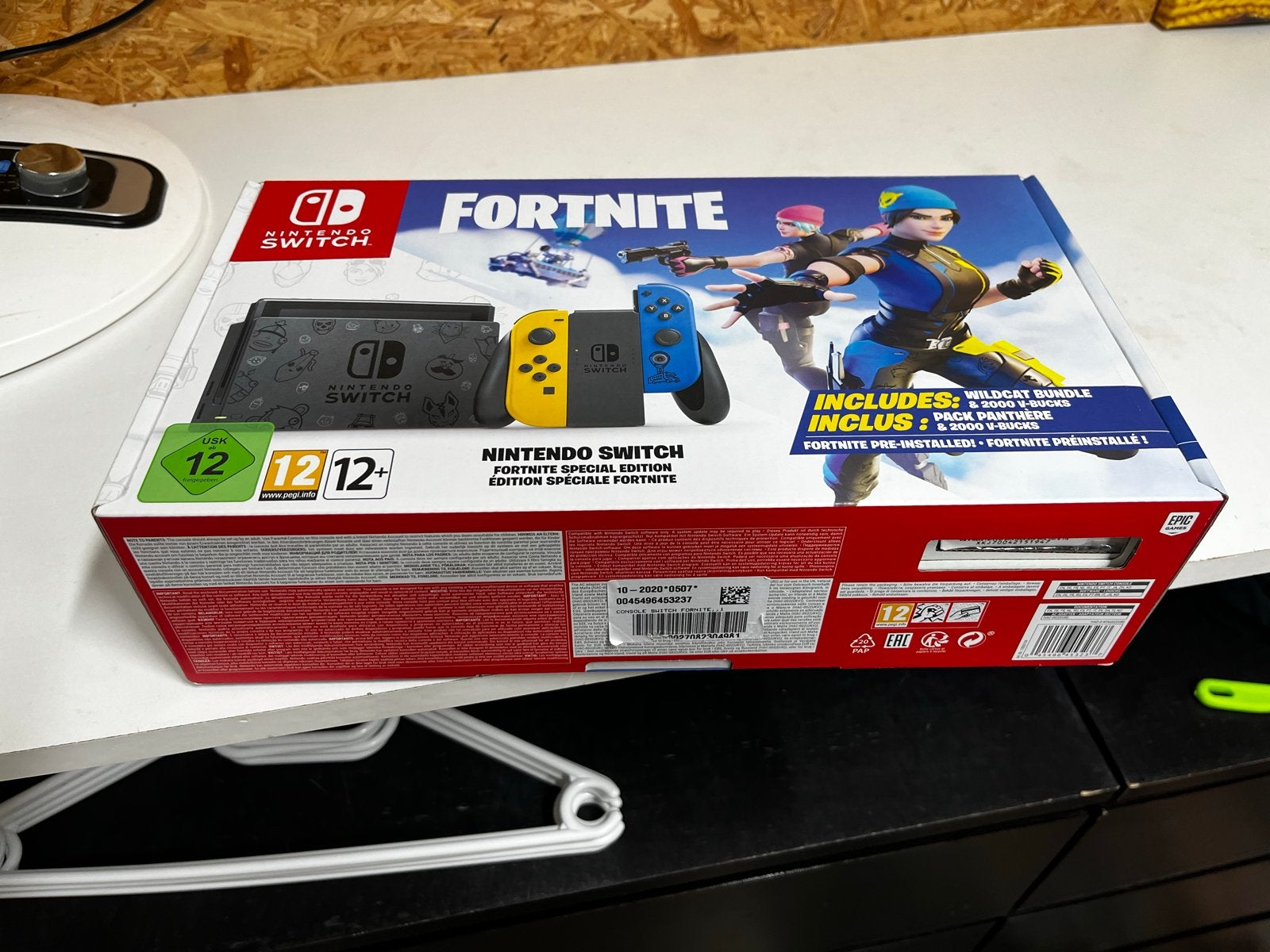 Nintendo Switch Fortnite Special (Nieuw) wildcat bundle code, Ophalen, Met games, Met 2 controllers, Zo goed als nieuw