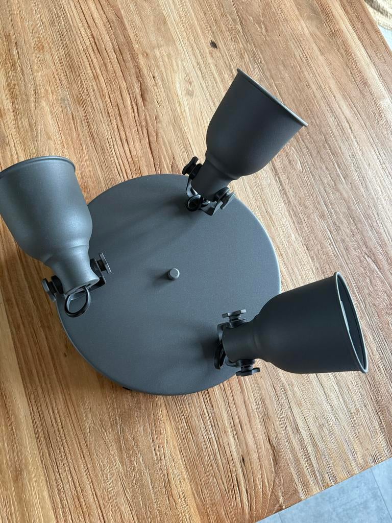 2x IKEA HEKTAR Plafonnière met 3 spots - Donkergrijs, Huis en Inrichting, Lampen | Spots, Metaal of Aluminium, Ophalen of Verzenden