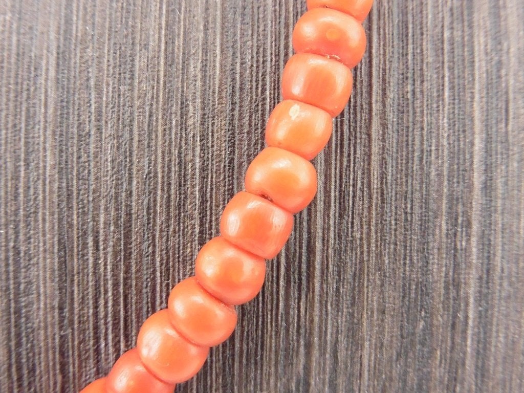 Bloedkoralen collier gouden slot                         D45, Ophalen of Verzenden