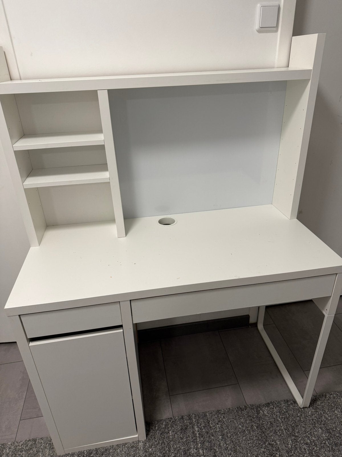 Ikea wit bureaukast met opzet stuk, Huis en Inrichting, Bureaus, Gebruikt, IKEA, 140 cm, Klassiek