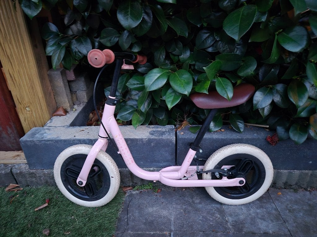 Loopfiets 10 inch – Roze/Beige (met rem), Velgrem, Ophalen of Verzenden, B'Twin (Decathlon), Minder dan 16 inch
