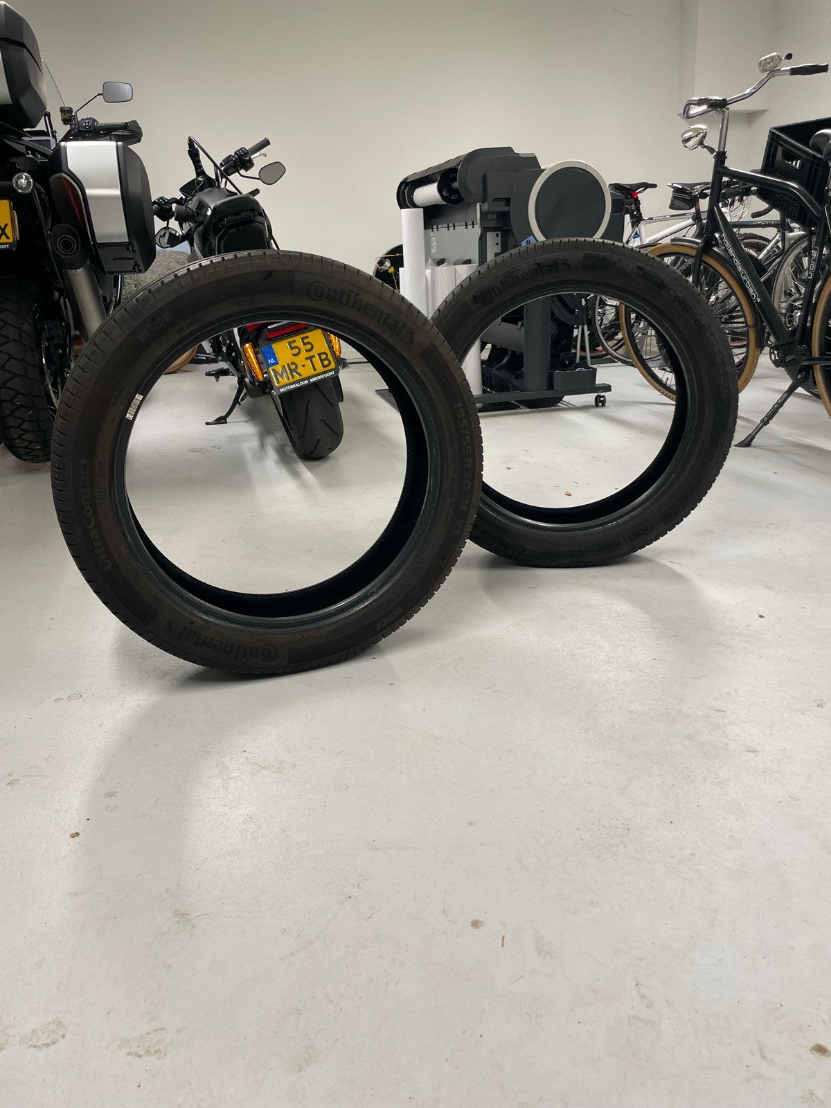 BMW I3S Continental UltraContact Zomerbanden 195/55 R20, Ophalen, Gebruikt, Band(en), Personenwagen
