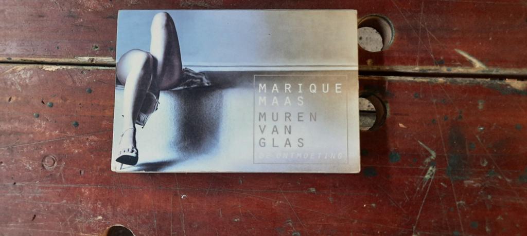 Muren van glas - Marique Maas, Ophalen of Verzenden, Gelezen
