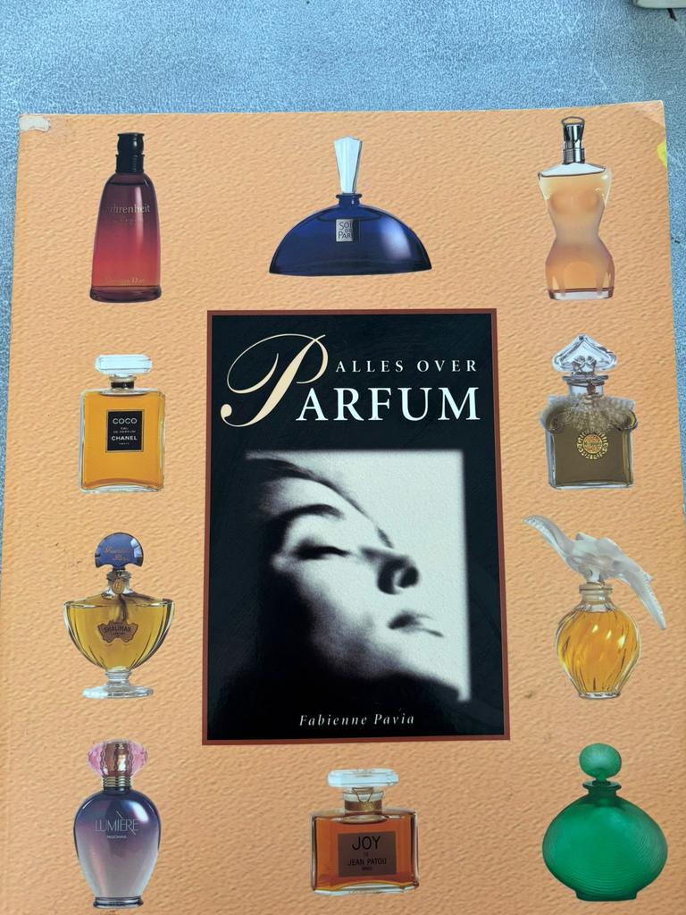 Alles over parfum boek, Ophalen of Verzenden, Zo goed als nieuw