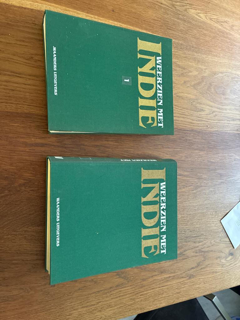 Weerzien met Indië - Deel 1, 2, 33 en 51, Boeken, Ophalen of Verzenden, Gelezen, Nederland