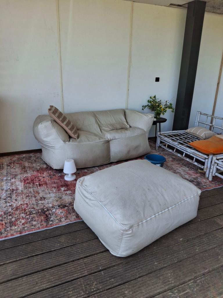 Comfortabele Bryck zitzakbank met poef, 125 cm of meer, 125 cm of meer, Ophalen of Verzenden, Stof