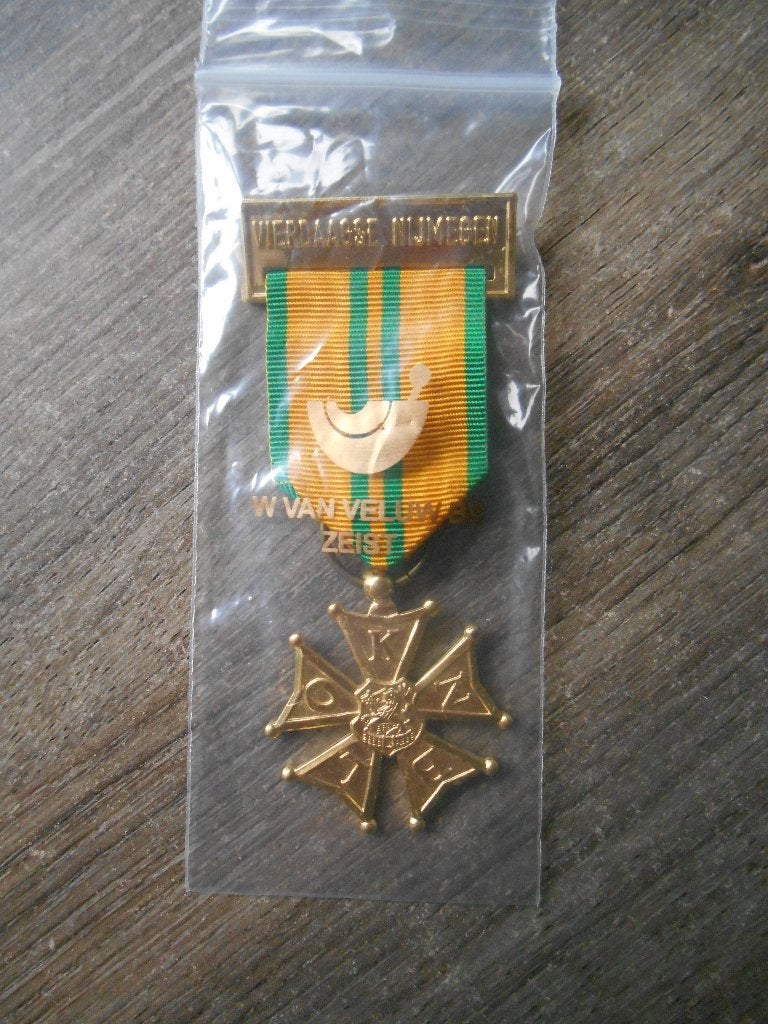 Medaille Vierdaagse Nijmegen voor de 1ste keer, Verzamelen, Ophalen of Verzenden, Landmacht, Nederland, Lintje, Medaille of Wings