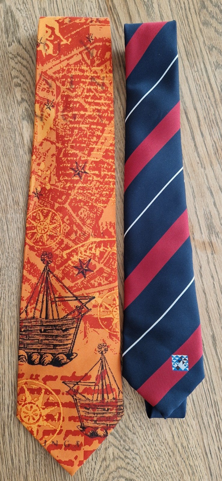 2 Vintage Maritieme Stropdassen – Vinci Zeekaart & Heerema, Verzamelen, Scheepvaart, Ophalen of Verzenden, Zo goed als nieuw, Overige typen