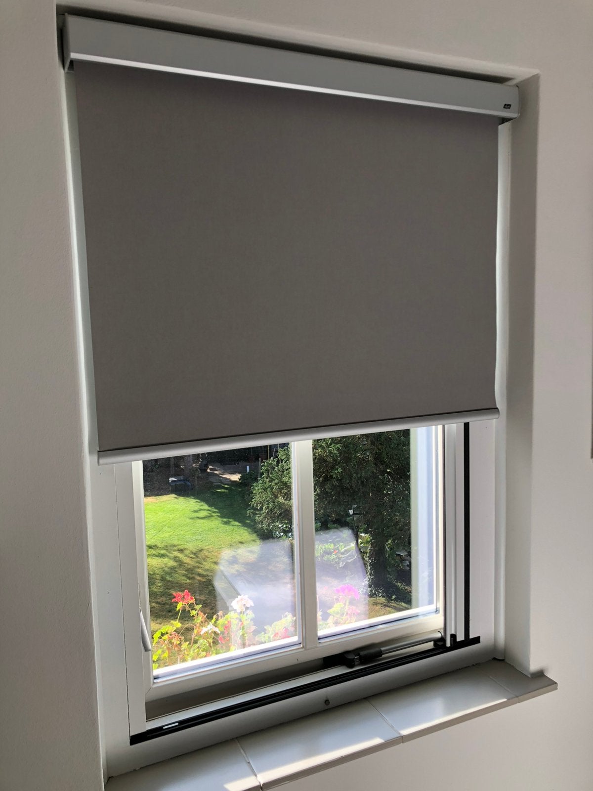 Raambekleding luxaflex, Huis en Inrichting, Ophalen of Verzenden, Zo goed als nieuw, Gordijn, Grijs