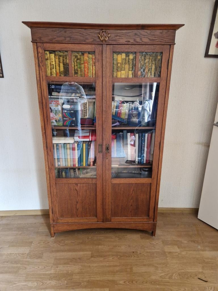 Vinted kast br 109 cm diep 39 cm hoog 180cm, Ophalen, Zo goed als nieuw, 25 tot 50 cm, 150 tot 200 cm