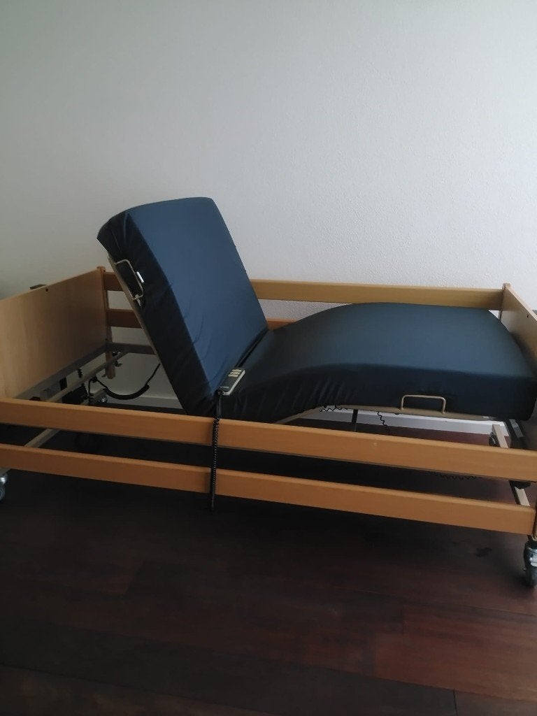 Elektrisch hoog/laag (verpleeg)bed 1-persoons merk Thuasne, Ophalen, 90 cm, Eenpersoons, Hout