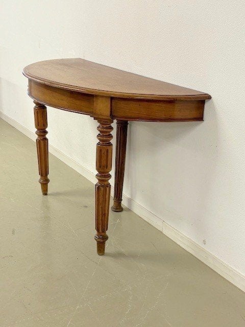 Antieke Engelse Haltafel, Ophalen
