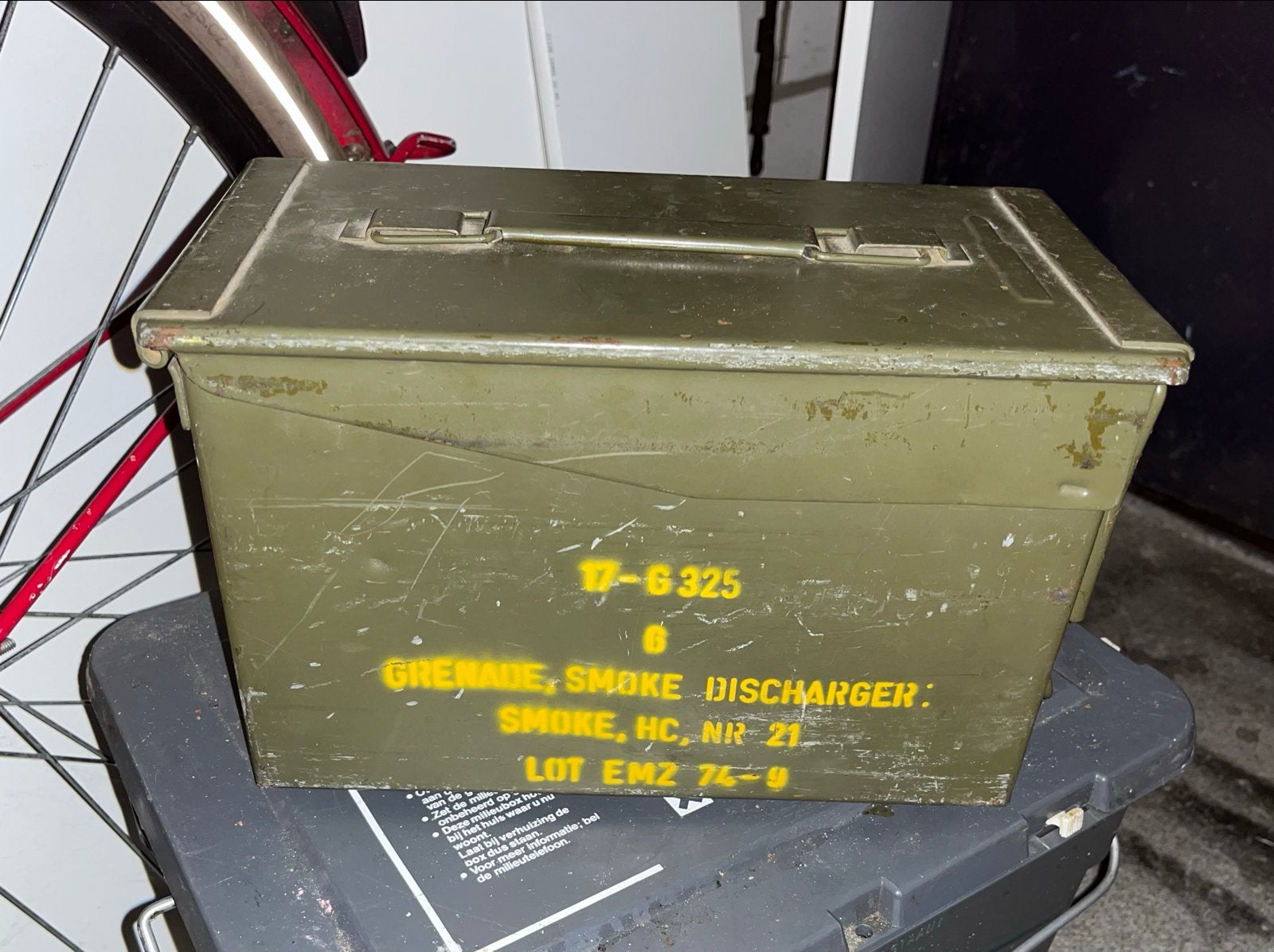 Originele Koude Oorlog Munitiekist (1974) - Koninklijke Land, Ophalen of Verzenden, Landmacht, Nederland, Kist of Geocache