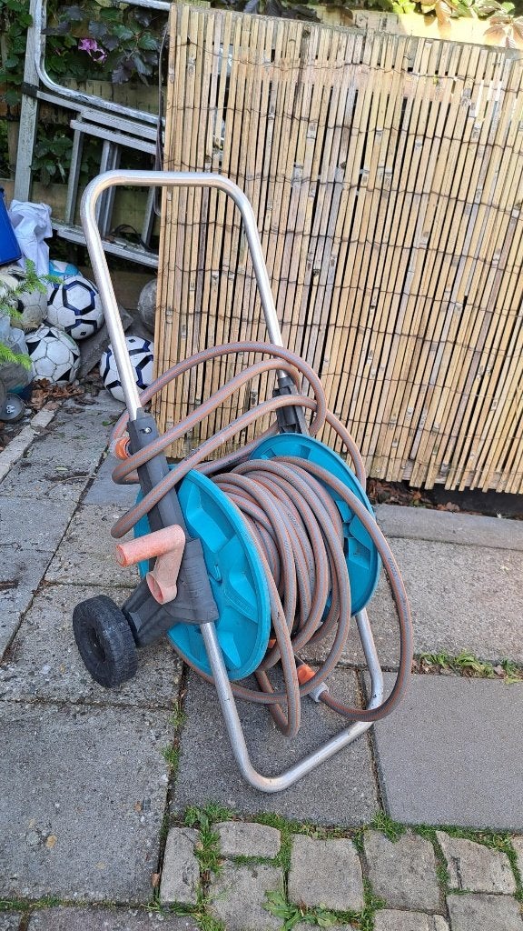 Gardena haspel met 25 meter tuinslang, Tuin en Terras, Tuinslangen, Ophalen, Gebruikt, Tuinslang