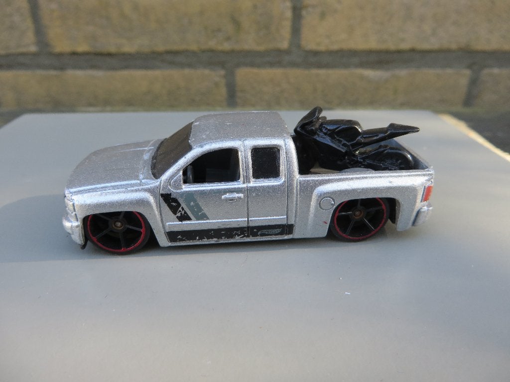 Hotwheels Chevy Silverado lowrider pickup truck, Ophalen of Verzenden, Zo goed als nieuw, Auto