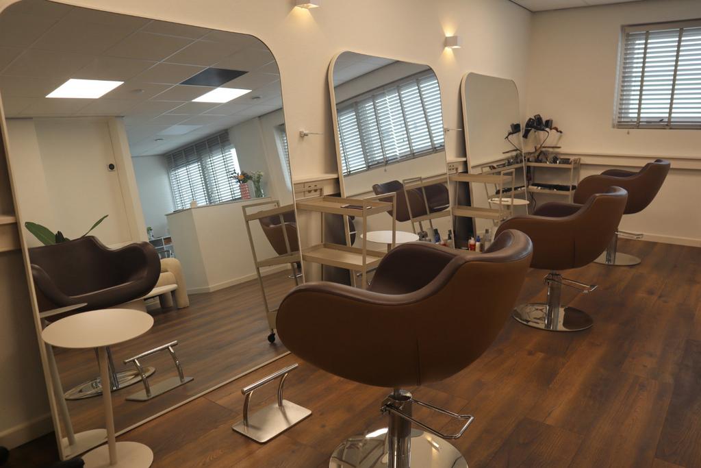 STOELVERHUUR HOOFDDORP, BEAUTY STUDIO